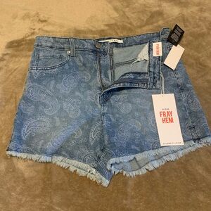 Celebrity Pink jean shorts. Size 15/32 NWT